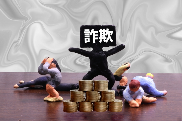 ディスカッションをしているビジネスパーソン